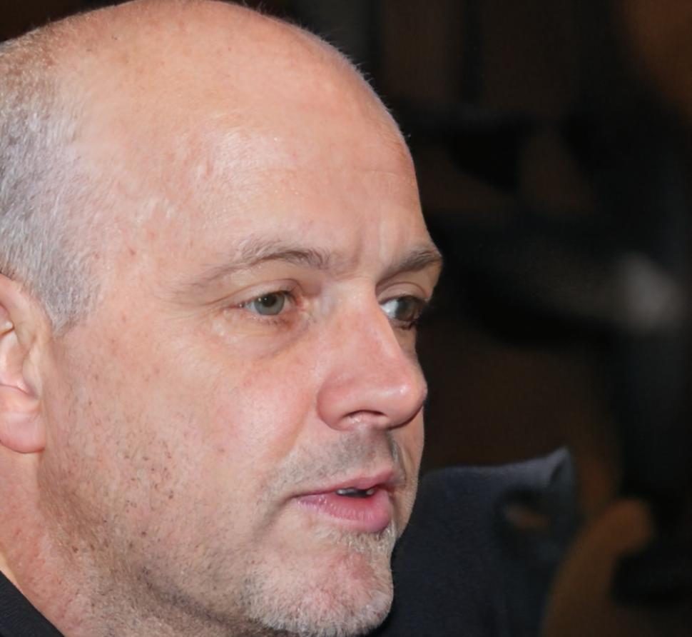 Tobías Menéndez, instructor de yoga especializado en desarrollo de fuerza